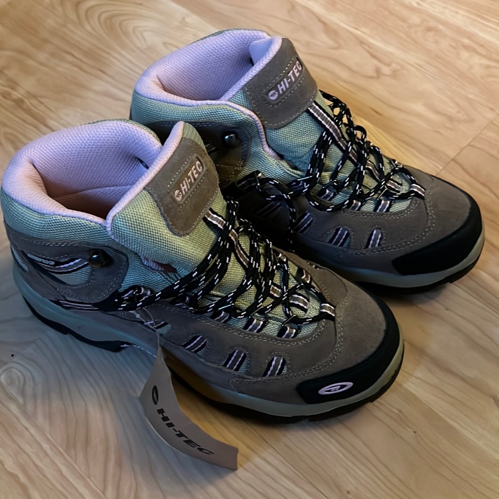 New HI-TEK hiking boots. Pink and beige.